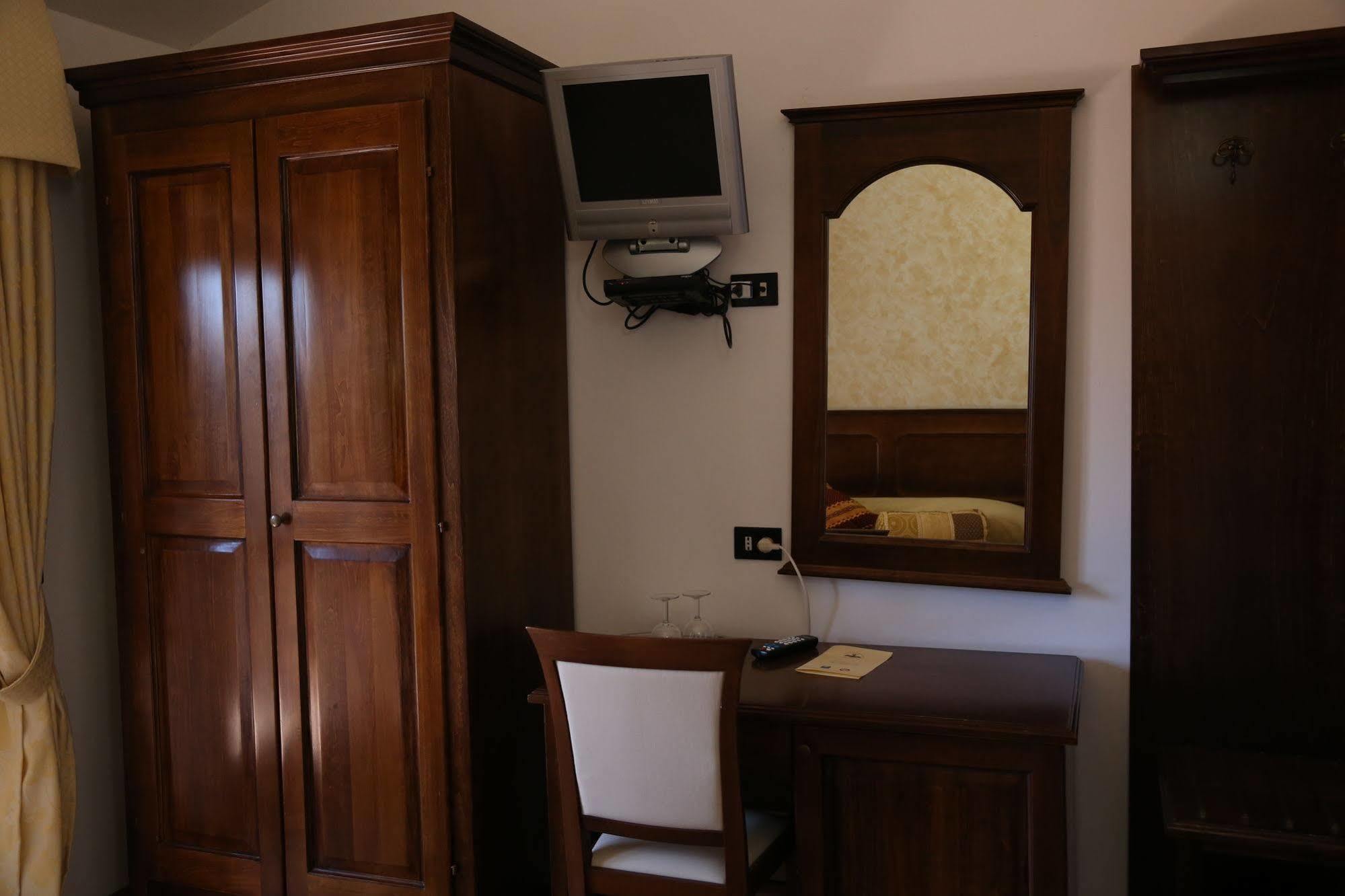 Hotel Ristorante Al Brunello Di Montalcino Zewnętrze zdjęcie