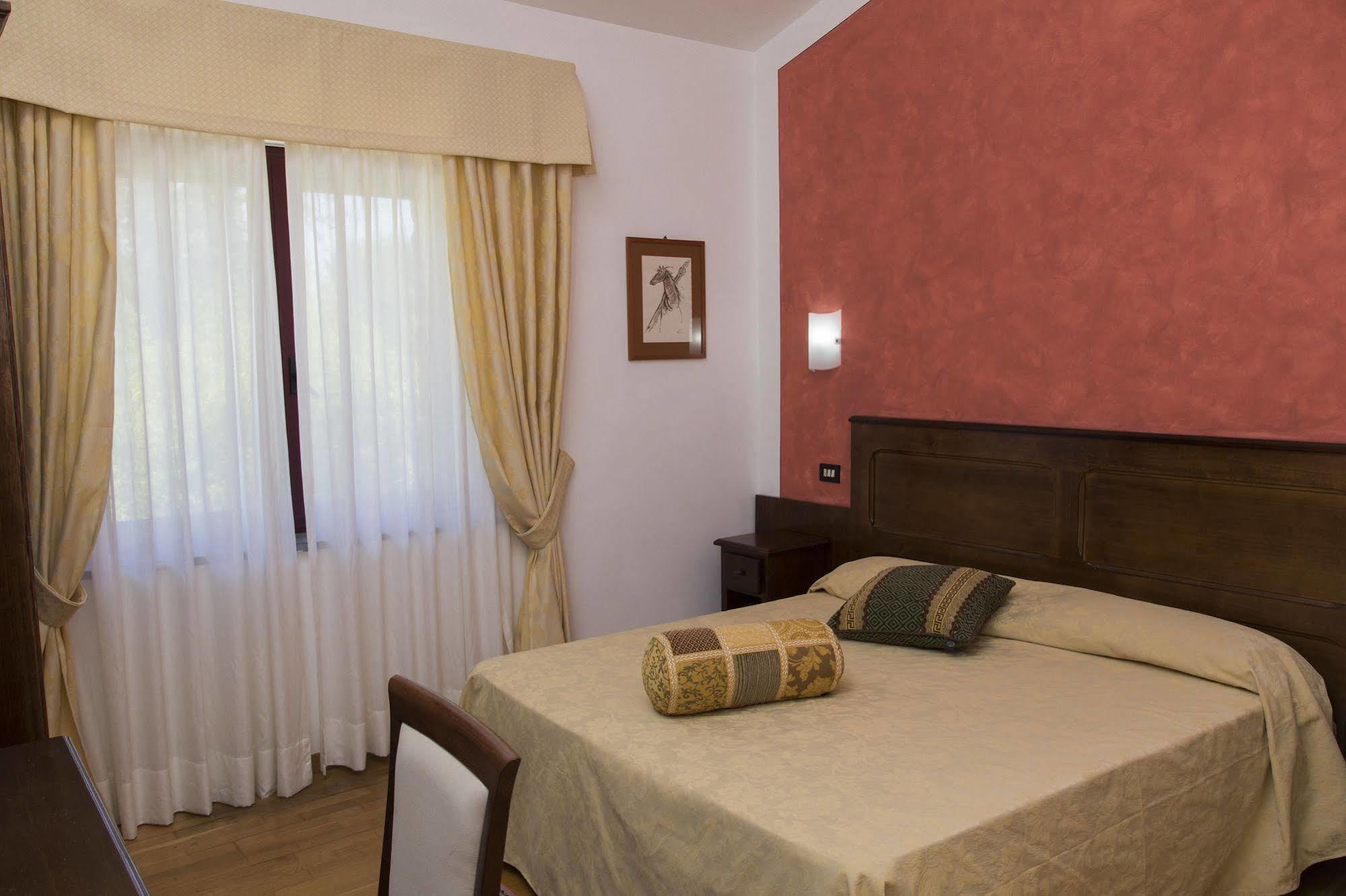 Hotel Ristorante Al Brunello Di Montalcino Zewnętrze zdjęcie